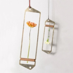 Fadeless Vases for dried flowers by Nobu Miake of Design Soil. 干花的装饰