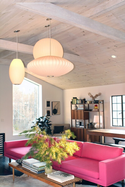 hot pink + white; plus I love this coffee table!