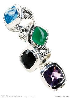 遇到曾经恨过的人时，要微笑地向他打招呼因为他让你更加坚强。