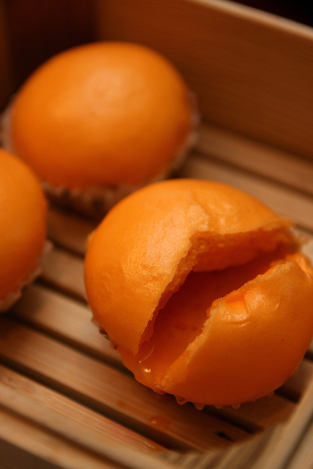 Very flowy salted egg yolk custard buns