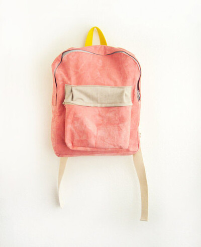 粉色的背包