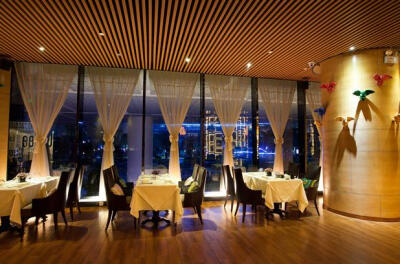 Have a romantic dinner at the Landmark Bistro in Zhujiang New Town, across from the Flower City Plaza. With spectacular views and extraordinary dishes, it will be a date to remember! To find out more …