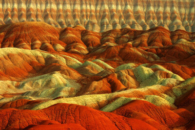 彩色的山脉 摄于伊朗 大不里士 作者 Ali Shokri
