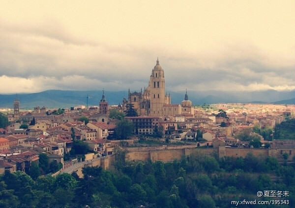 宏伟的阿尔卡拉门坐落在阿尔卡拉街头的独立广场上,600_422