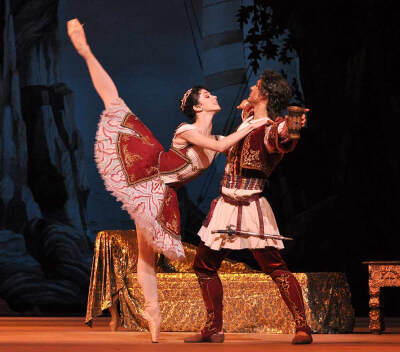Natalia Osipova and Ivan Vasiliev in Le Corsaire with the Bolshoi Ballet. Photo (c) John Ross.