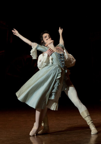 Florian Magnenet and Isabelle Ciaravola in Manon. Photo (c) Anne Deniau.