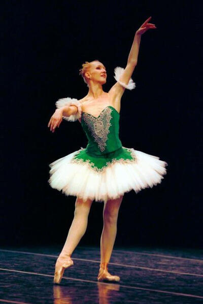 Alexandra Dickson in the Paquita Grand Pas. Photo (c) Angela Sterling.