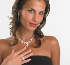 To the world you may be just one person. To the person you may be the world. 对于世界，你可能只是一个人，但对于某个人，你却是整个世界。