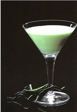 蚱蜢Grasshopper【材料】：绿色薄荷香甜酒60毫升、白色可可香甜酒60毫升、一比一60毫升【制法】：将所有材料与碎冰放入雪克杯，充分摇匀后，再将调制好的酒过滤倒入冷却的鸡尾酒杯中即可。