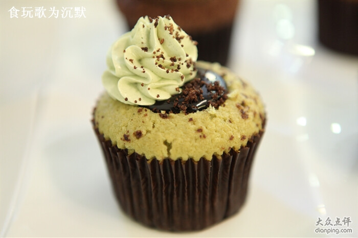 这是来自北京三里屯的COLIBRI Café ~是一家以Cupcake为主的甜品店。