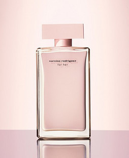 Narciso Rodriguez For Her EDP纳茜素气质粉瓶 香调：优雅花香调  前味： 橙花、桂花  中味：龙涎香、香草  后味：东印度岩兰草、欢愉木、麝香、琥珀