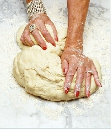 在付出爱的时候，谁也不确定会得到回报。不要期待得到爱，慢慢地等待你的爱在她的心中生根发芽，即使不会，你也当满足，因为你心中已有一片绿洲。也许有许多话你永远也不可能从你期望的人的口中说出，但是，当有些人…