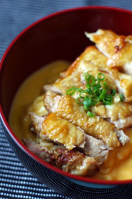 chicken and instant noodles with cheese sauce 荵油雞扒芝士撈丁