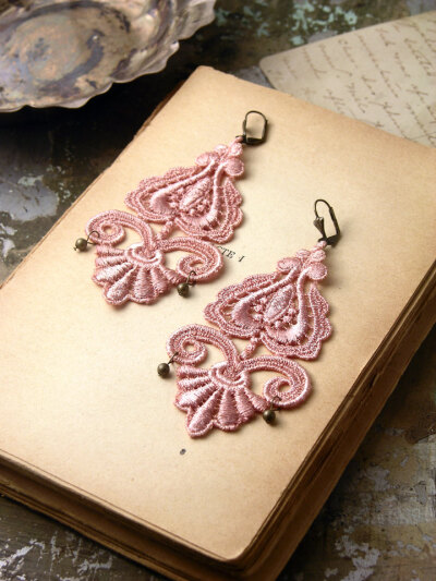 lace earrings -LEILA- nude pink