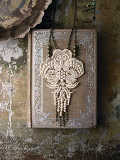 lace necklace -LOTUS-