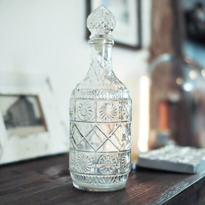 古董玻璃酒瓶。出自上海vintage名店aroom，高27.5cm。适合品酒玩味和收藏赏析。