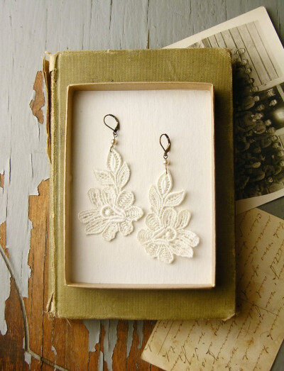 lara lace earrings