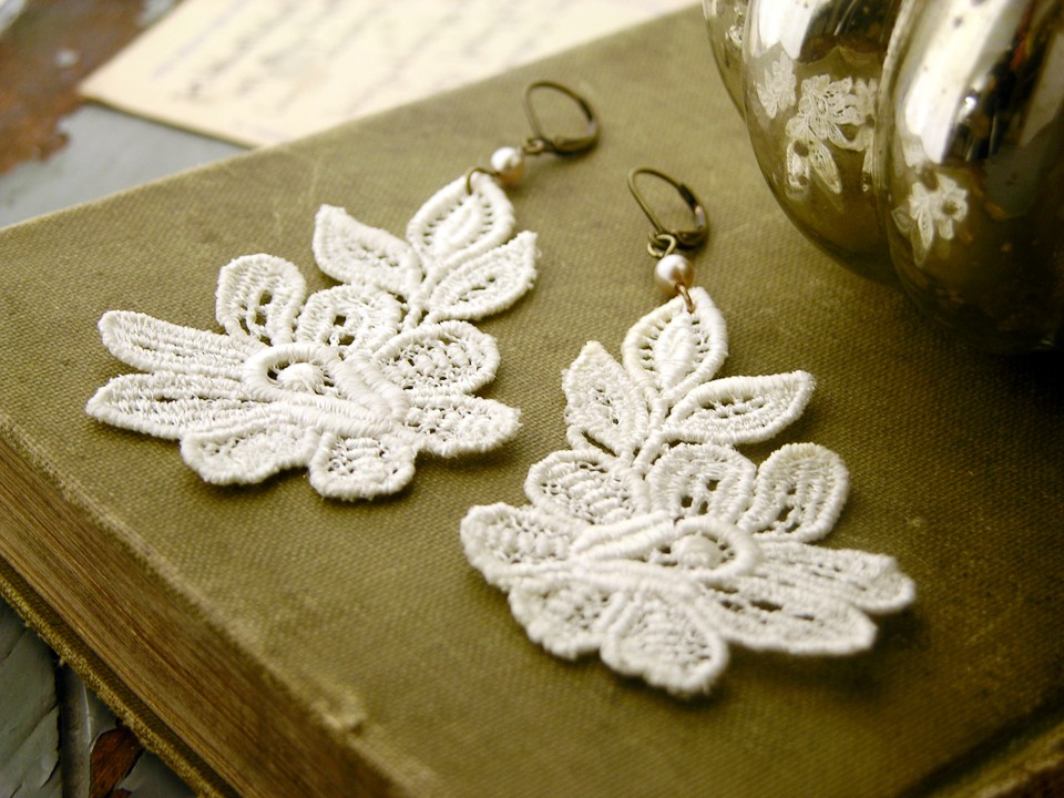 lara lace earrings