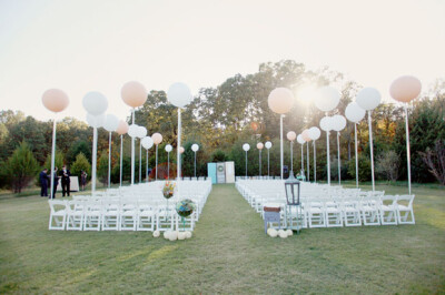 仪式场地-气球布置的户外婚礼仪式场地