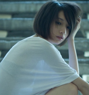 Hebe~搭配蝙蝠衫 是不是很潮？