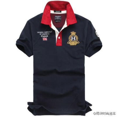 米字旗图案纯棉polo衫，领边的大红与衣身的藏青完美撞色，今夏潮男大进击吧！http://t.cn/zWgH23C