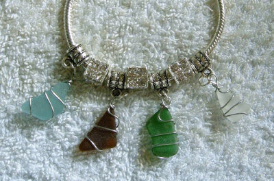 Sea glass charm bracelet. Sea glass jewelry.