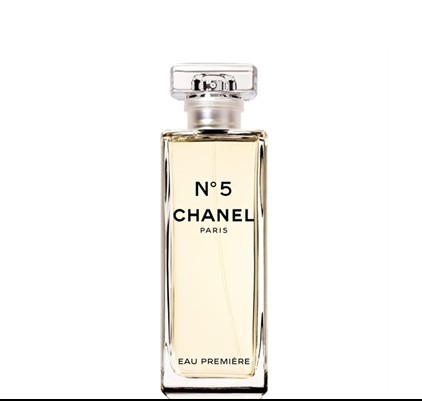 CHANEL N°5 仿若初识的悸动…… 香精、香水、淡香水以及低调奢华版香水……每一种香氛演绎都展现了N°5的微妙变化。如今，香奈儿调香师贾克•波巨的全新创作—低调奢华版香水，以细致透明的和谐感，为这个永恒经典的符号注入低调优雅的诠释，为N°5传奇续写辉煌。