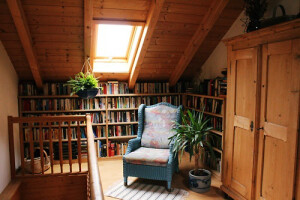 温馨的小阁楼,整齐的书架,暖暖的天窗.还有比这更完美的书房吗?,书房,阁楼