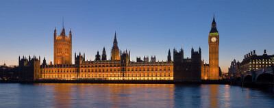 威斯敏斯特宮（Palace of Westminster）又稱(chēng)國(guó)會(huì)大廈，位于英國(guó)倫敦威斯敏斯特市，是英國(guó)國(guó)會(huì)上下兩院的所在地。威斯敏斯特宮坐落在泰晤士河西岸，屬哥特復(fù)興建筑，1987年被列為世界文化遺產(chǎn)。 威斯敏斯特宮西北角的…