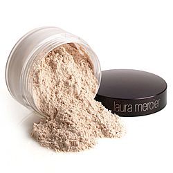 laura积极的开发出蜜粉的质地,极端轻柔、自然和透气。她于产品注入了革命性科技研发的喀什米尔使肌肤感受到轻盈无负担感妆效持久。即使不喜欢着妆的女性,也将爱上这款蜜粉最高品质的喀什米尔提供了超柔细超透明,使妆容如此自然舒服,毫无妆感独有的反折光成分,营造出柔焦效果,模糊肌肤上的细纹小瑕疵使肌肤格外的光滑 无瑕和年轻。