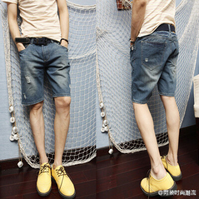 夏季水洗破洞百搭牛仔裤，适合和任何服饰随意搭配，简约时尚！！http://t.cn/zWkN8Nv