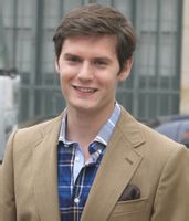 雨果·贝克 hugo becker 星座: 金牛座 出生日期: 1986-05-13 出生地: 法国，梅斯 职业: 演员 Gossip Girl剧中扮演路易王子