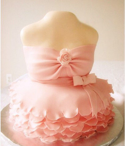 粉色的婚纱小蛋糕，太有爱啦~