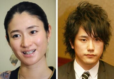 据日本媒体报道，日本演员松山健一和小雪结婚，据二人的事务所透露，二人是在四月上旬登记注册的。他们因09年合作拍摄的《卡姆伊外传》擦出爱火，松山健一今年26岁，比今年34岁的小雪年纪小8岁。今年2月，双方在东京…