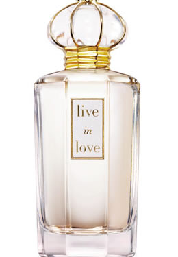 Oscar de la Renta Live in Love香水 光是香水名Live in Love，就蕴含着绝佳的寓意。永沐爱河，活在爱里，是对自己和朋友最美好的期盼。香柠檬、风信子、茉莉、橙花、牡丹，花香调组成了浪漫多情的香氛，经典且…