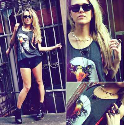 #潮流服饰小闺蜜#Mink Pink Eagle Tank, One Teaspoon Black Suede Shorts, House Of Harlow 1960 Trinagle Collar Necklace, Wayfarer Ray Bans