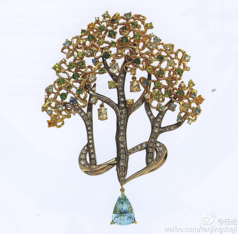 日本珠宝设计名家精选 树缝间的光 胸针/吊坠两用 浅浅的阳光从树干和树叶之间透出，从空隙透出的光辉，用未研磨的毛坯钻石，树干部分，采用了硫化银达到古木苍劲的木色。最底下挂的海蓝宝石，意涵积蓄在地下的养分供给着树木所需的水分。