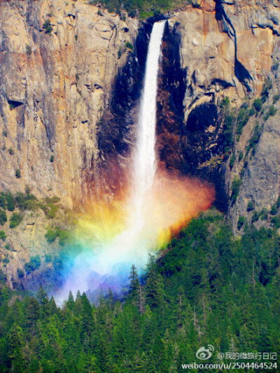 彩虹瀑布……坠落之美…… Location：美国，塞米蒂公园