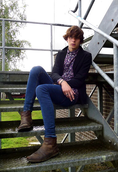 Fly London Brown Leather Shoes, Cheap Monday Blue Skinny Jeans, Chord Blazer, Omnidirectional Shirt