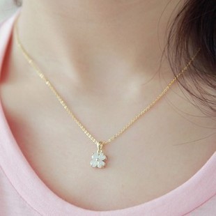 别致四叶草刨花石项链