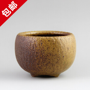 器世界粗陶茶具全部货品纯手工制作，分孤品和限量版两种等级，粗陶茶具因纯手工拉坯和上釉，所以同款产品的外形颜色也略有不同，独具一格，更有不少孤品静待有缘人珍藏。  抱朴生活，回归当下器世界粗陶陶瓷陪你一起共享喧嚣中的宁静