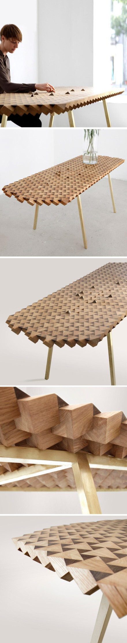 建筑师Gunnar Rönsch &amp; Stephen Molloy设计的桌子：Atlas table，桌面用两种规格的木块组合而成，形成特别的几何外观。