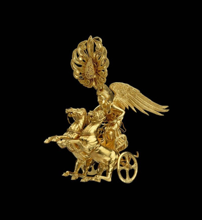 Earring with Nike driving a two-horse chariot Greek, Northern Greek , about 350–325 B.C.