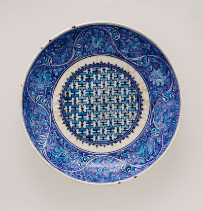 Dish, ca. 1525–30; Ottoman; Iznik Attributed to Iznik, Turkey Underglaze-painted composite body H. 3 in. (7.6 cm), Diam. 15 1/2