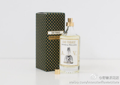 这款香水，名叫 Eau Fugace Cologne（稍纵即逝）。喷上去若有若无，凑近一闻，才发觉幽雅香气似从肌肤深处发出，带着暖意。复古瓶身，150ml份量十足。它来自巴黎Asiter de Villatte，调香师Francoise Caron之前的代…