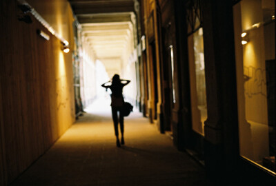 我的童年不允许我雀跃-MonnanG