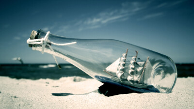 ocean beach sand bottles ships vehicles / 1920x1080 Wallpaper