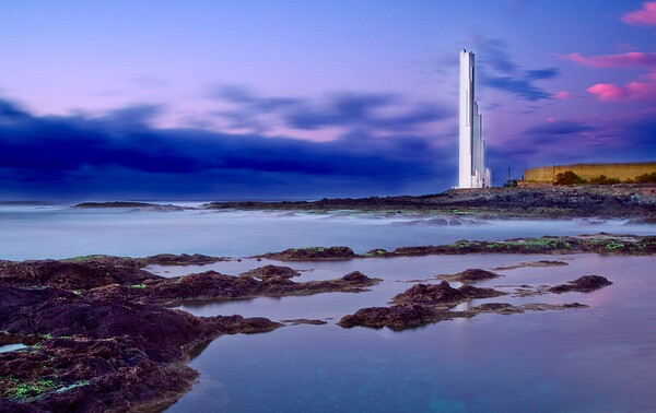 32. Faro de la Punta del Hidalgo, Canary Islands, 西班牙。 这座91年建成的灯塔位于远在北非西面的西属加那利群岛，建筑风格前卫得就像是存在于一个科幻的梦里。