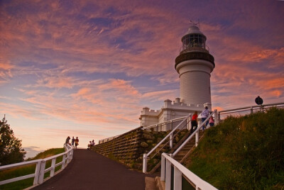 85. Cape Byron lighthouse, Byron Bay, 新南威尔士州，澳大利亚. 澳大利亚最东端。