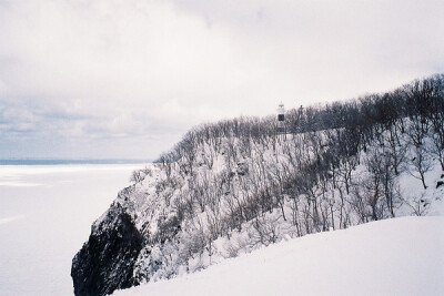 99. Shiretoko National Park,知床国立公园, 北海道, 日本。 知床半岛延伸在鄂霍次克海上，这里是日本最后的秘境，这里是雪国的尽头。